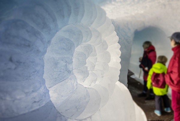 Découvrez le métier de dameur aux 2 Alpes
